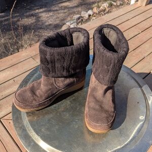The North Face Alexis Boot. Suede With Sweater Top. Women's 7.5 Great Condition